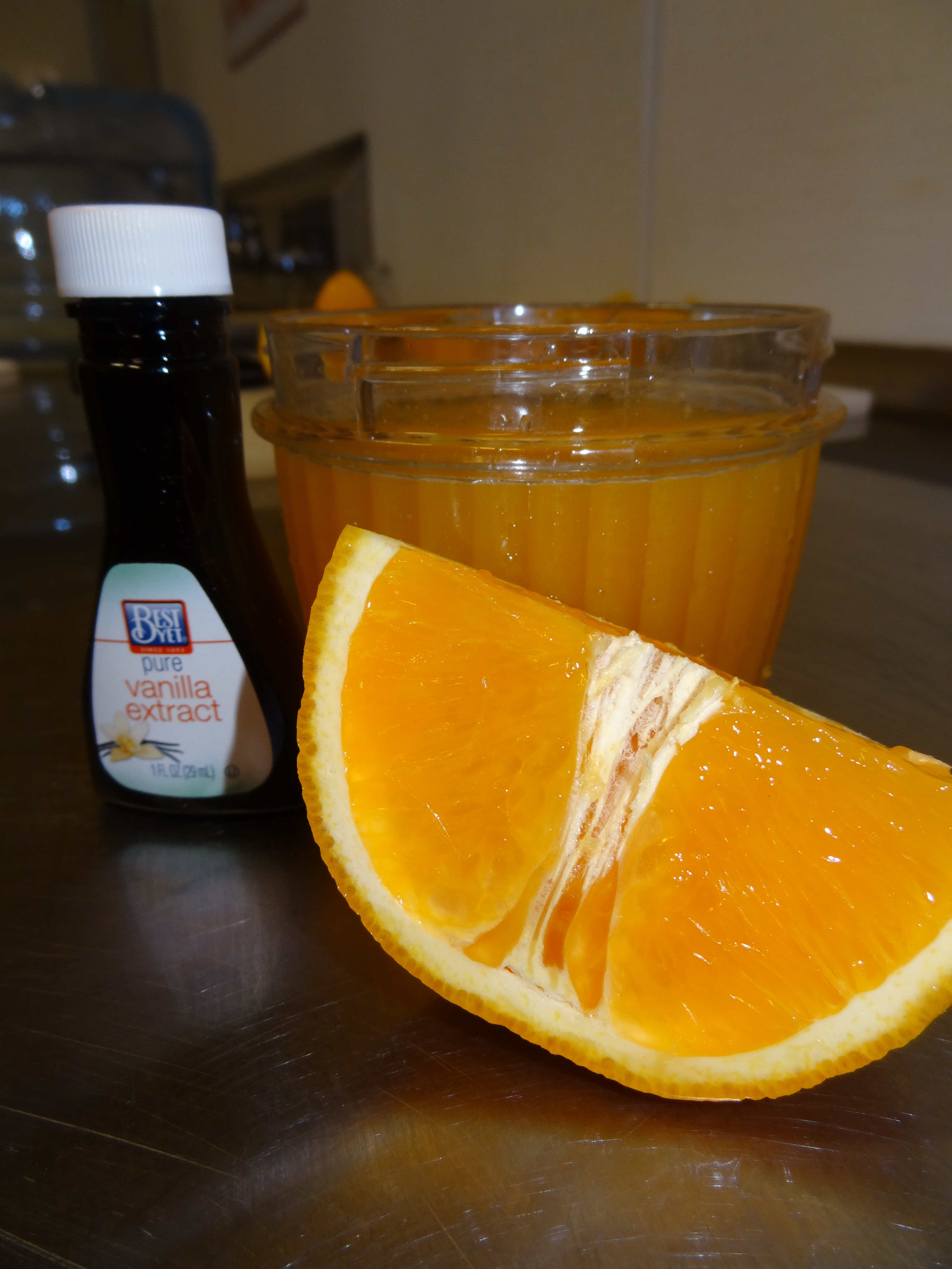 Jarra de agua fresca con rodajas de naranja para dar sabor ai generado